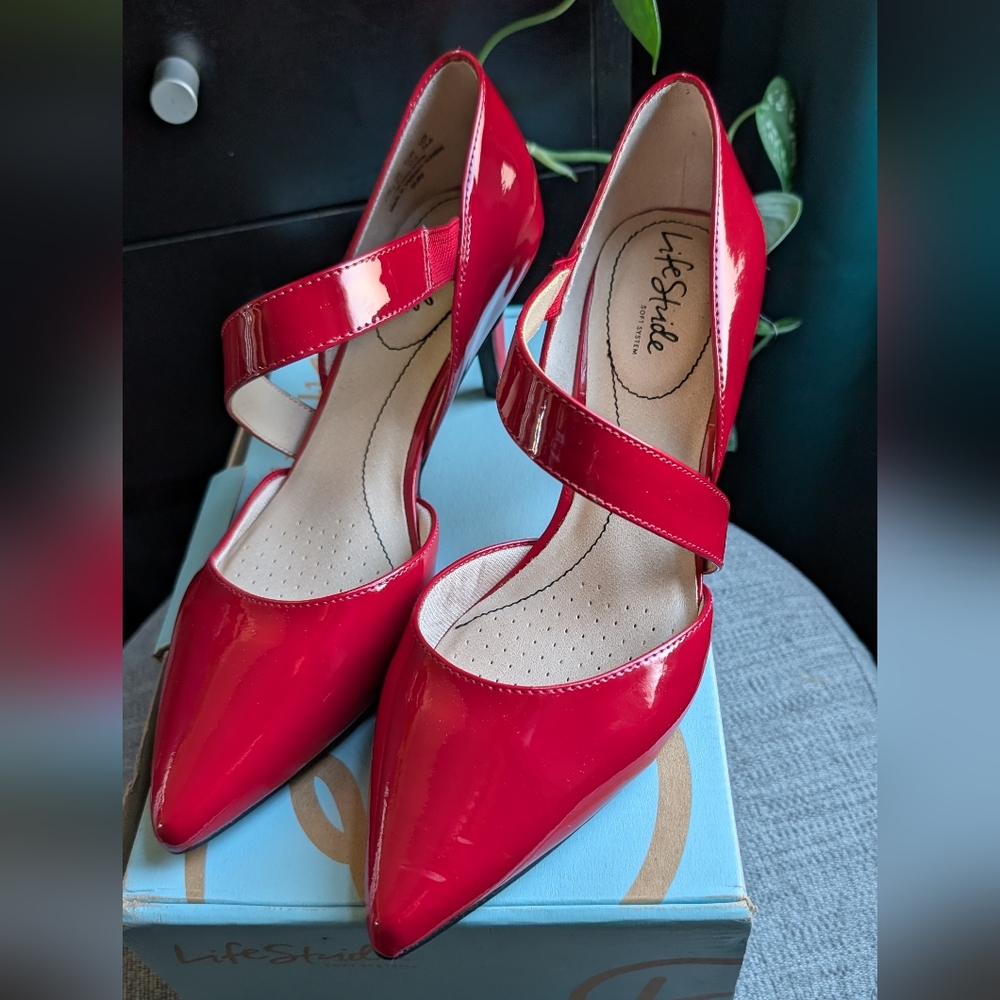 7.5W LifeStride Women's Red Patent Heels